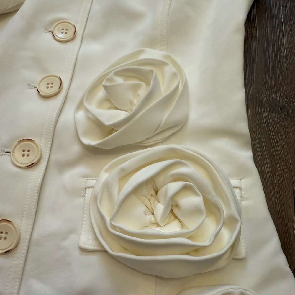 Beulah WHITE ROSE STRAPLESS BUTTON FRONT DRESS - Picture 3 of 8